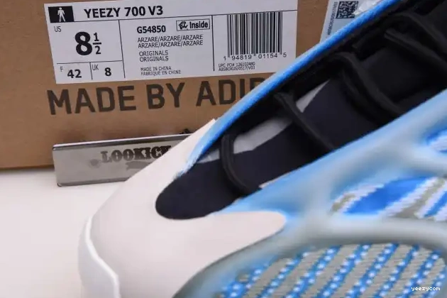 THE ADIDAS DARK IN G54850 V3 YEEZY GLOW 700 0601